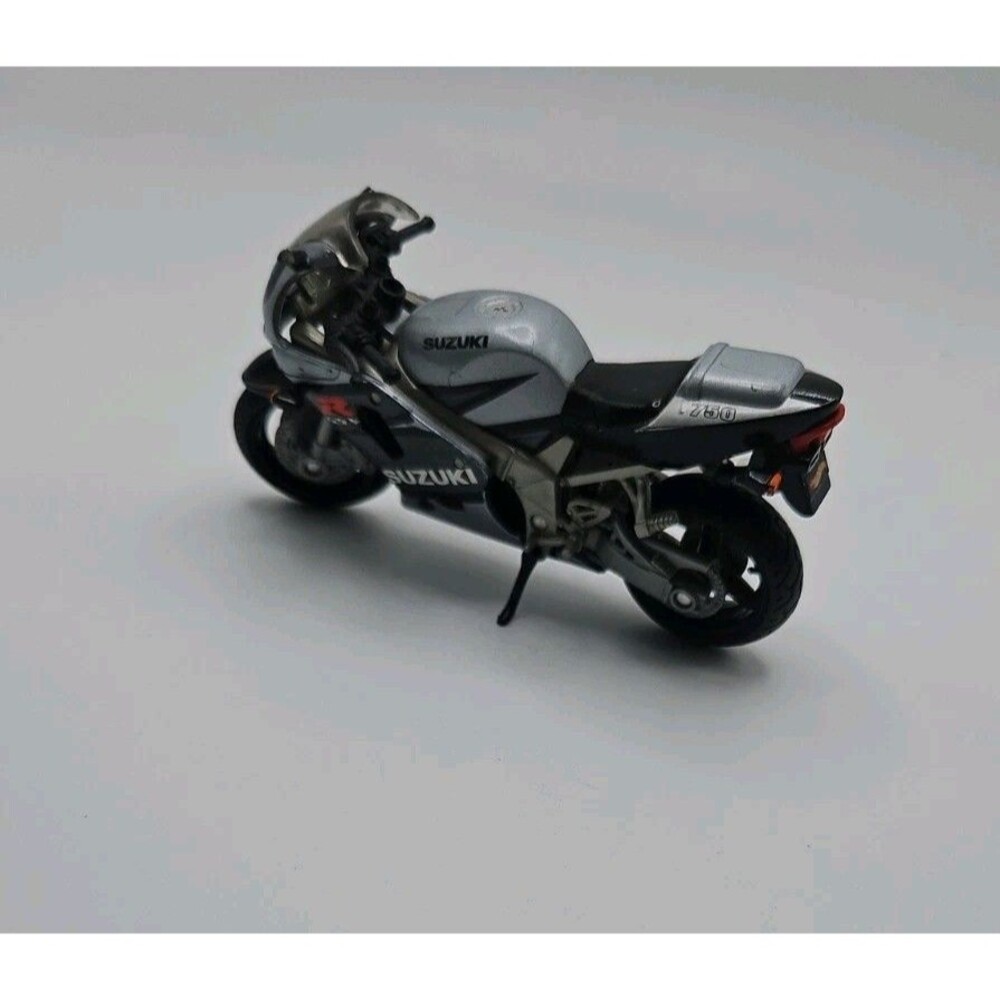 Hot Wheels 1:18 Suzuki GSX-R750 Diecast Motorcycle Grey No Box Collector